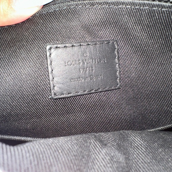 SOLD Louis Vuitton Damier Graphite Cross body - Picture 4 of 4